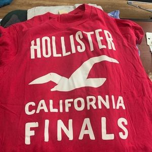 Super soft! Vibrant tee!